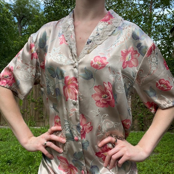 5/$25 Vintage Satin Nightgown - Picture 6 of 8